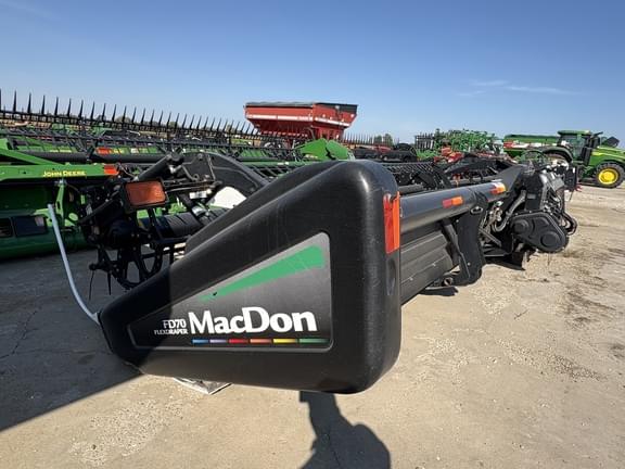 Image of MacDon FD70 equipment image 3