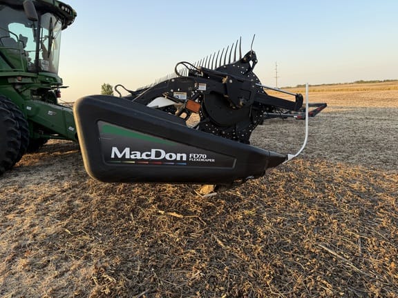 Main image MacDon FD70