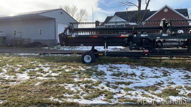 Image of MacDon FD70 equipment image 3