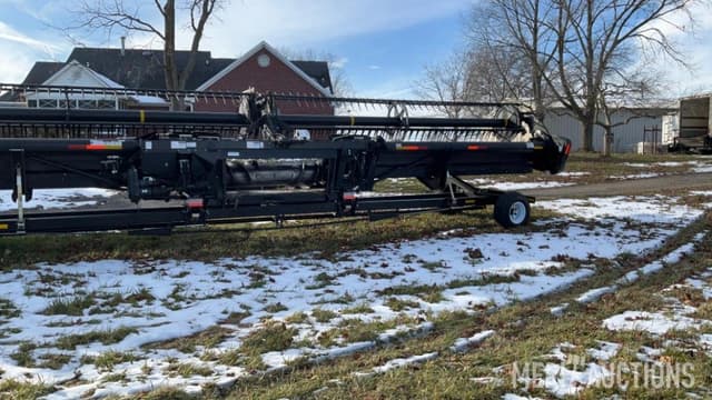 Image of MacDon FD70 equipment image 4