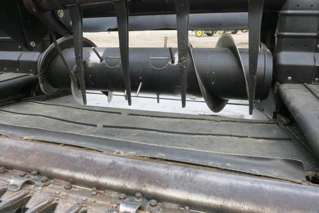 Image of MacDon FD70 equipment image 4