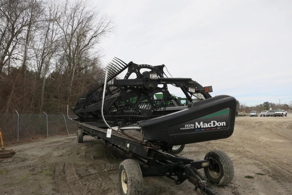 2011 MacDon FD70 Equipment Image0
