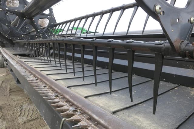 Image of MacDon FD70 equipment image 2