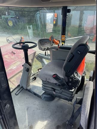 Image of MacDon M205 equipment image 3