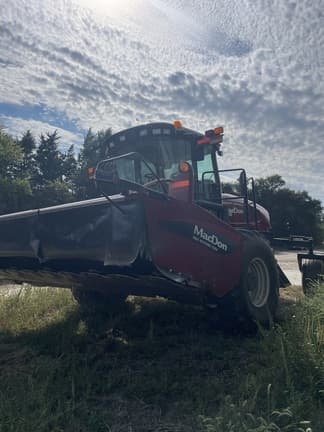 Image of MacDon M205 equipment image 4