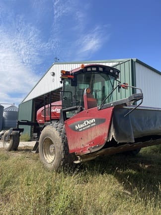 2011 MacDon M205 Equipment Image0