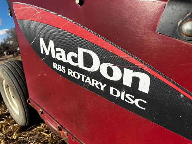 Image of MacDon R85 equipment image 4