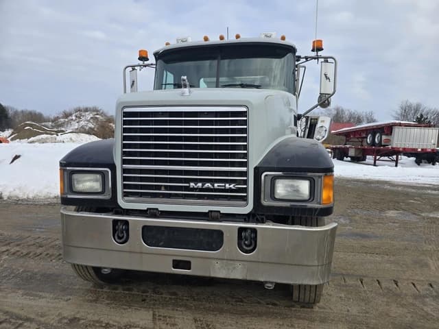Image of Mack CH613 equipment image 1