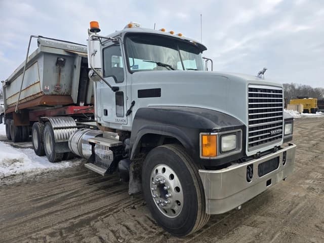 Image of Mack CH613 equipment image 2