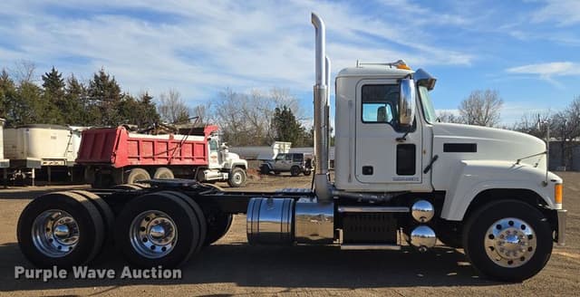 Image of Mack CHU equipment image 3