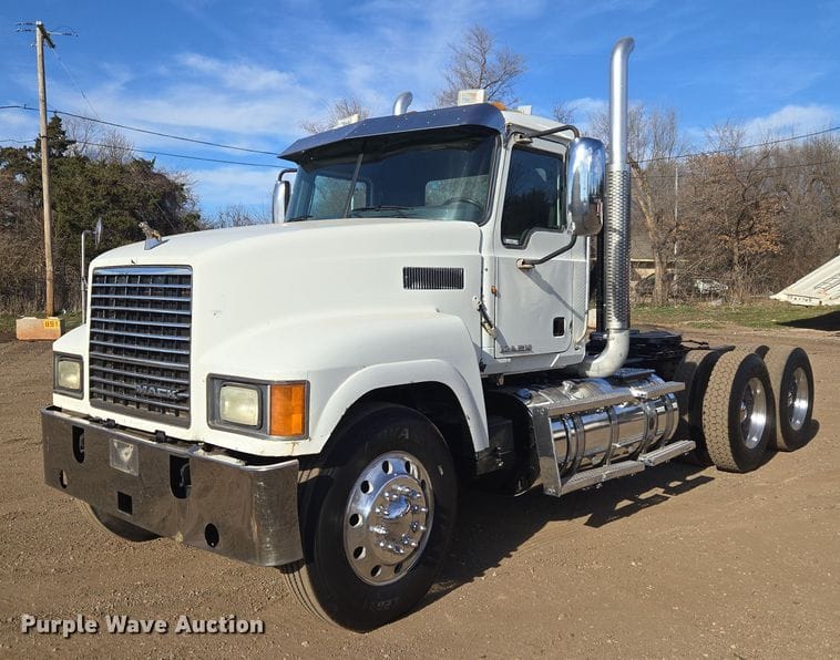 2011 Mack CHU Equipment Image0