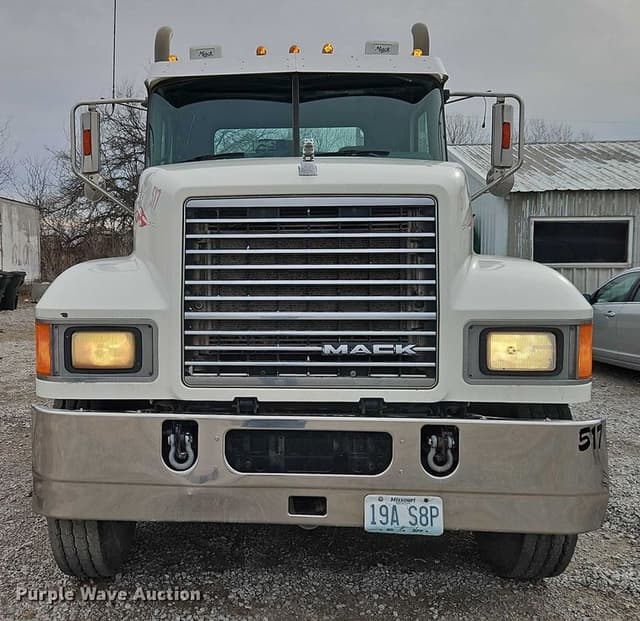 Image of Mack CHU613 equipment image 1