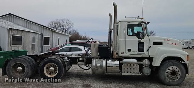 Image of Mack CHU613 equipment image 3