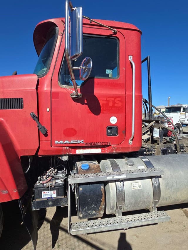 Image of Mack CHU613 equipment image 3