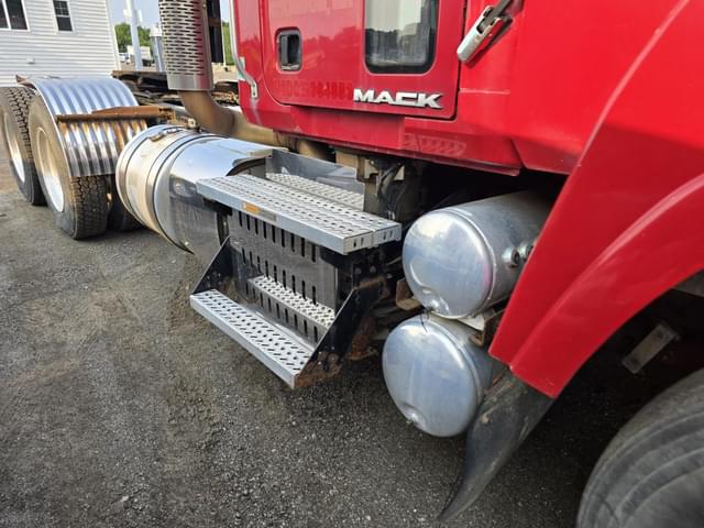 Image of Mack CHU613 equipment image 4