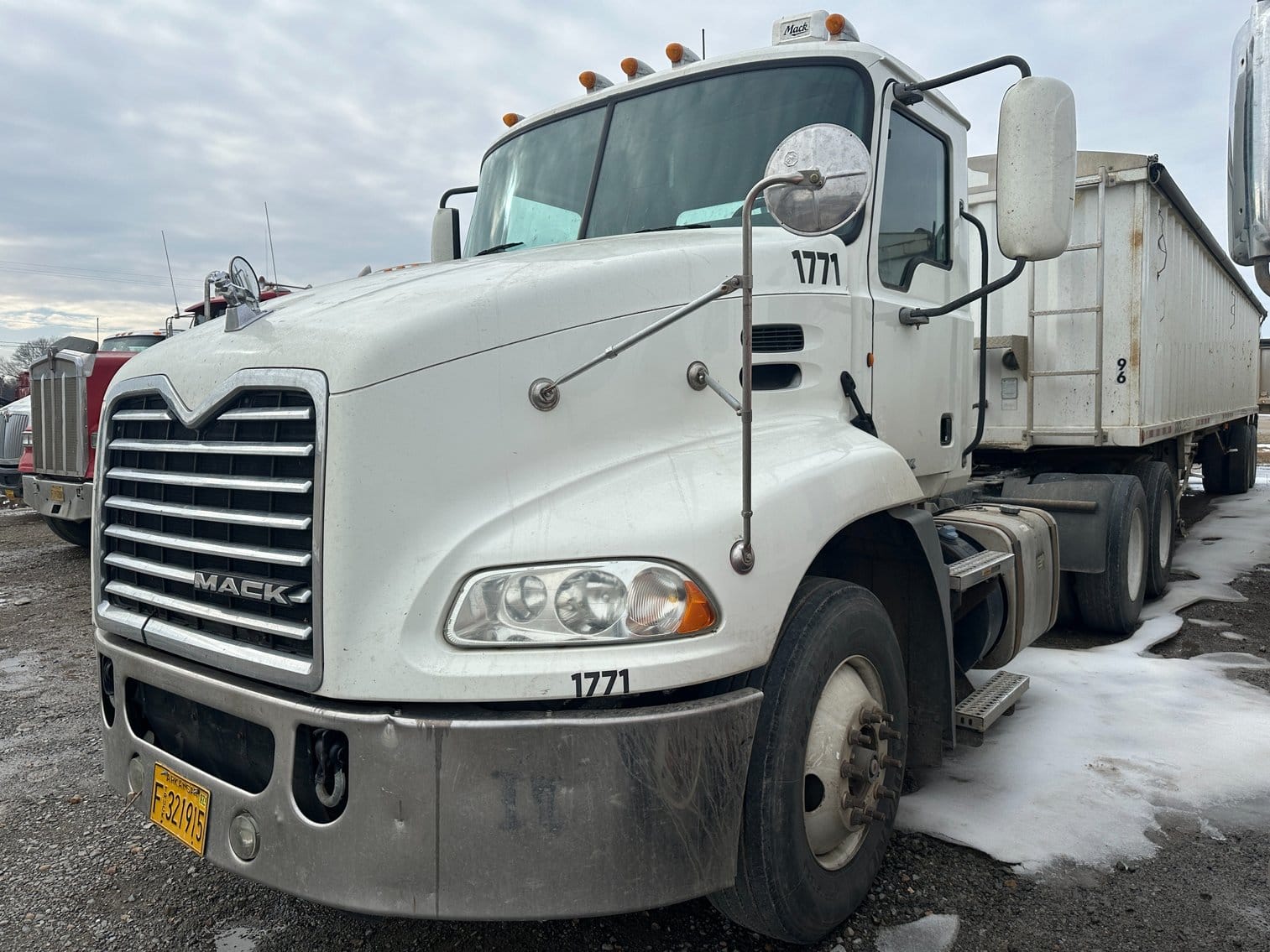 2011 Mack CXU Equipment Image0