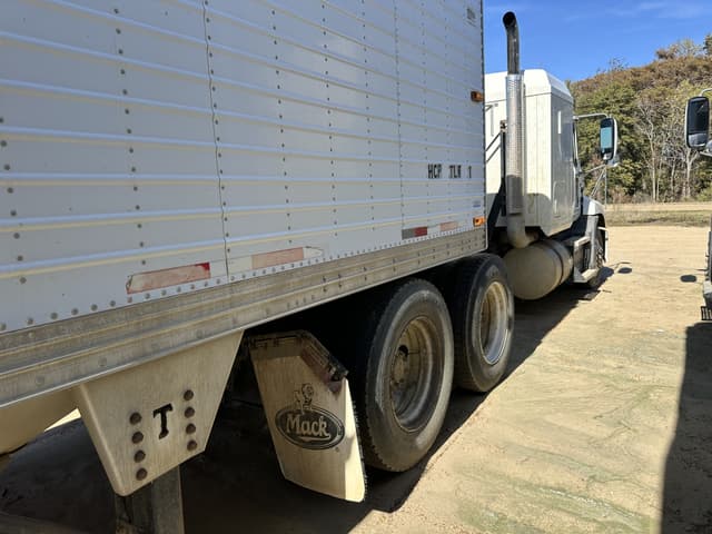 Image of Mack CXU equipment image 2