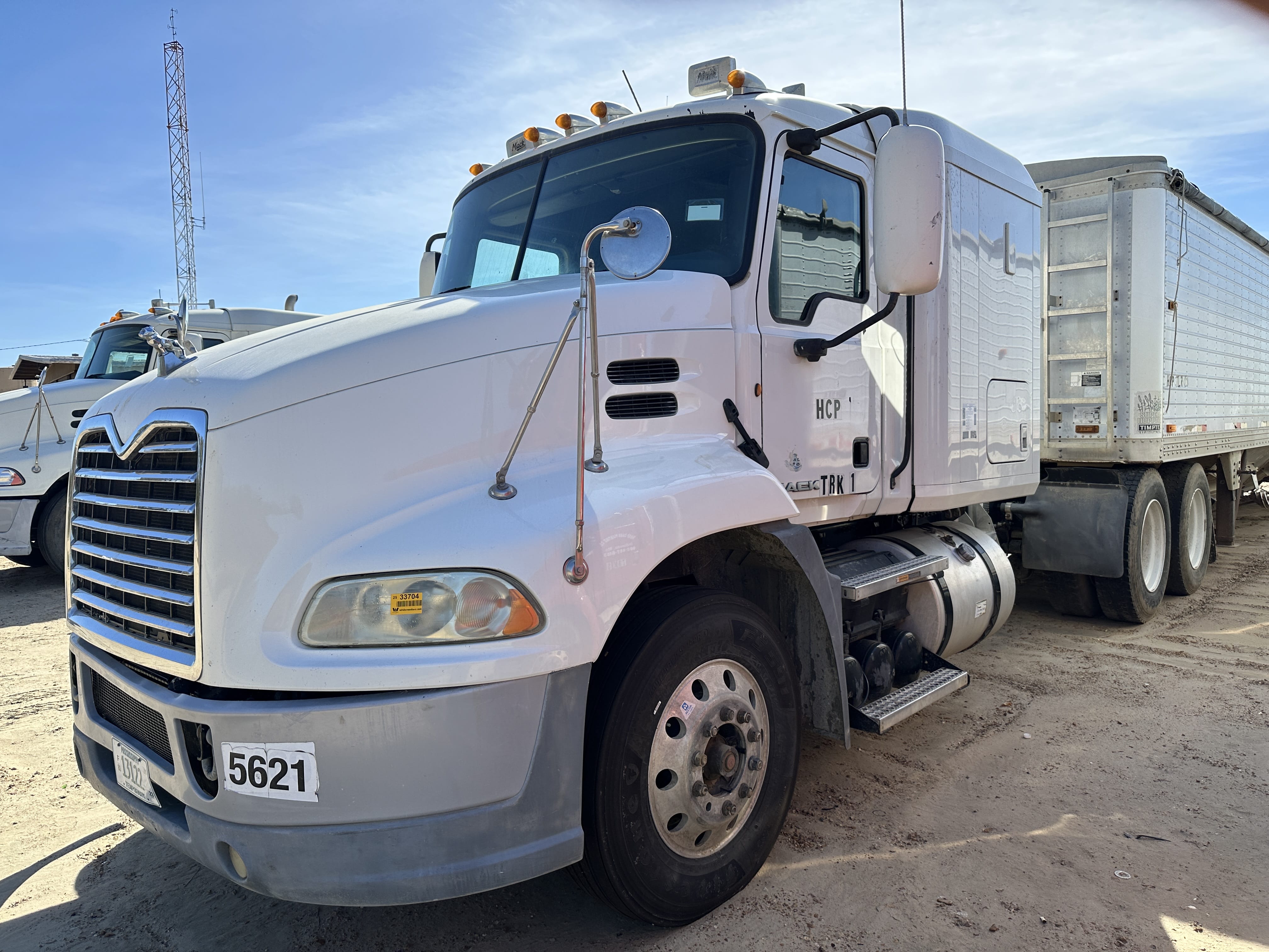 2011 Mack CXU Equipment Image0