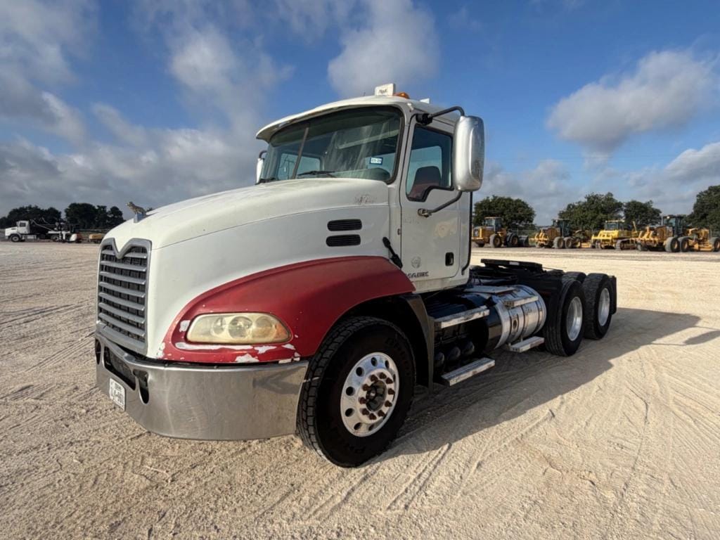 2011 Mack CXU613 Equipment Image0