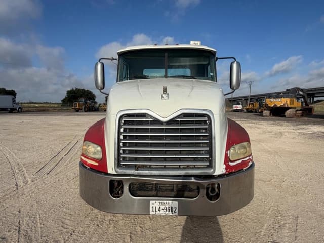 Image of Mack CXU613 equipment image 1