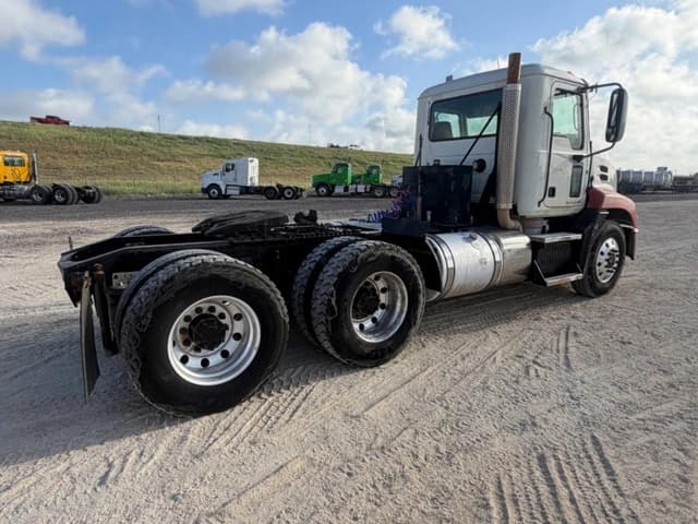 Image of Mack CXU613 equipment image 4