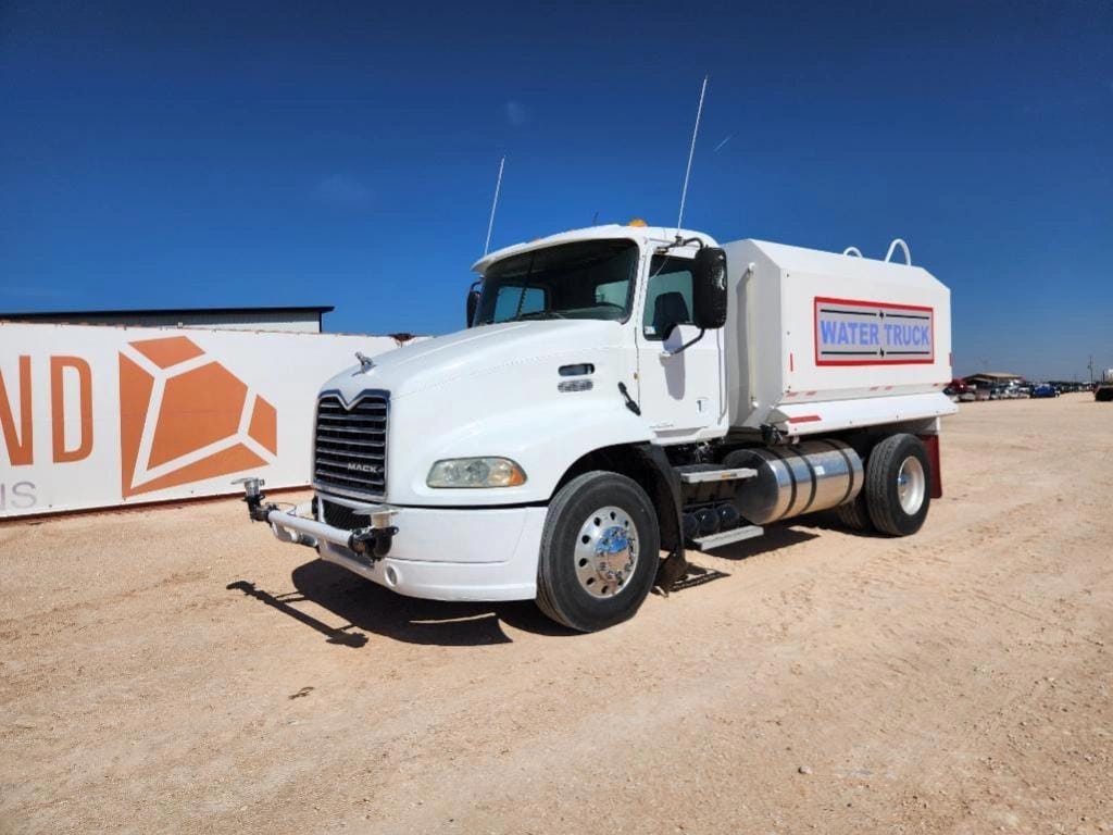 2011 Mack CXU613 Equipment Image0
