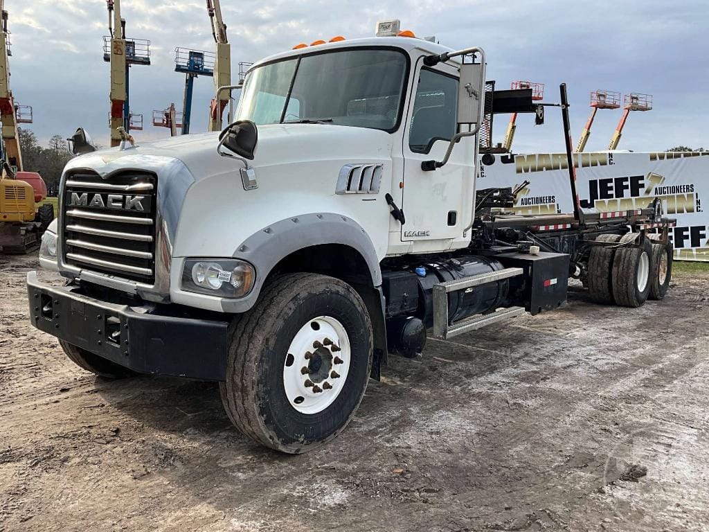 Main image Mack GU713