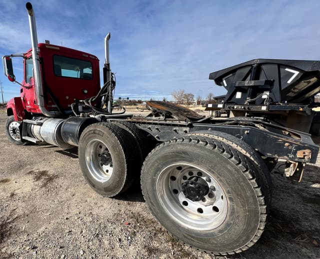 Image of Mack Pinnacle CHU613 equipment image 4