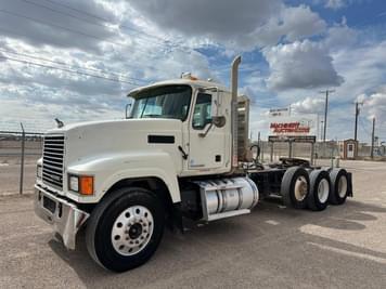 Main image Mack Pinnacle CHU613