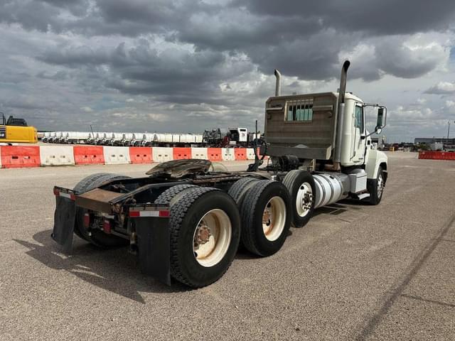 Image of Mack Pinnacle CHU613 equipment image 2