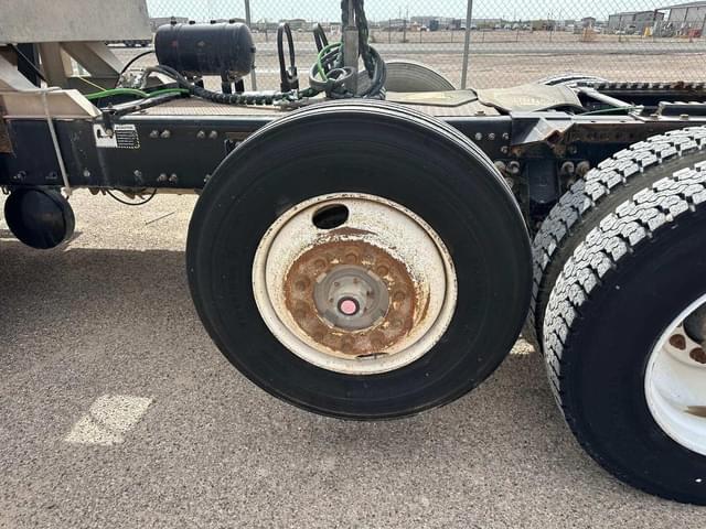 Image of Mack Pinnacle CHU613 equipment image 4