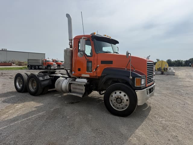 Image of Mack Pinnacle CHU613 equipment image 4