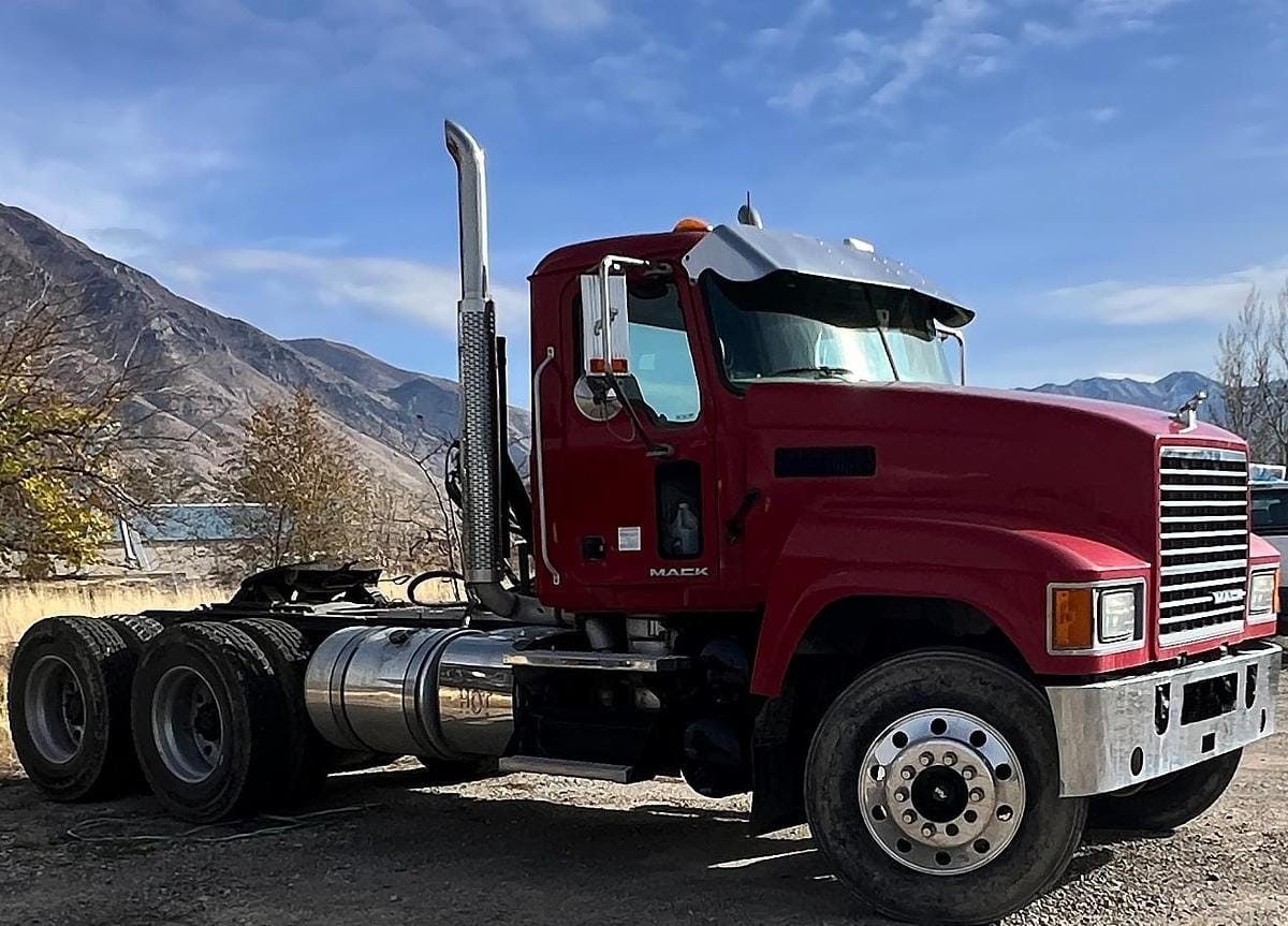 2011 Mack Pinnacle CHU613 Equipment Image0