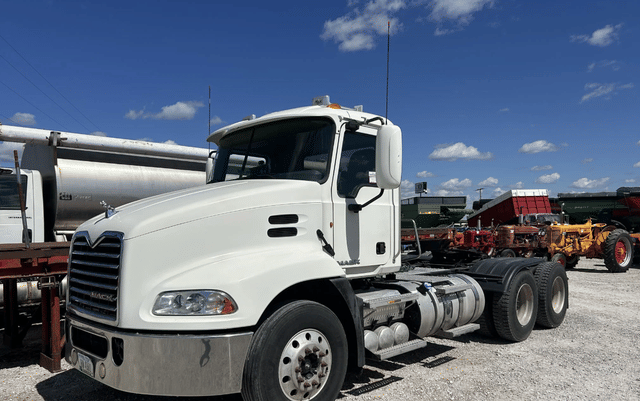 Image of Mack Pinnacle CXU613 equipment image 2