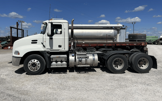 Image of Mack Pinnacle CXU613 equipment image 3
