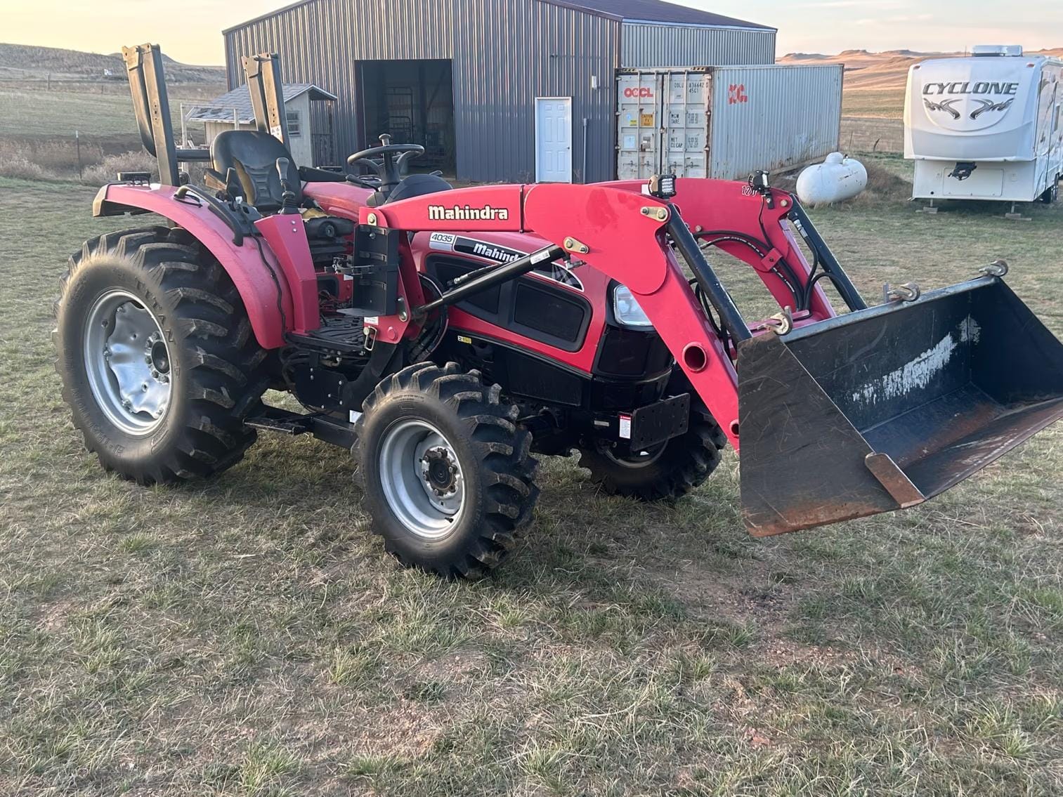 2011 Mahindra 4035 Equipment Image0