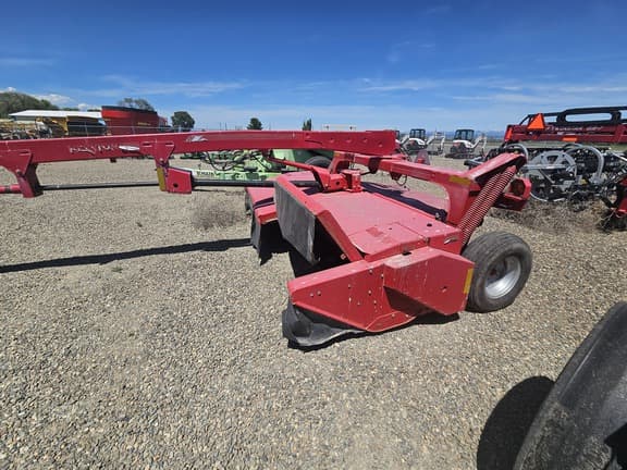 Image of Massey Ferguson 1372 equipment image 2