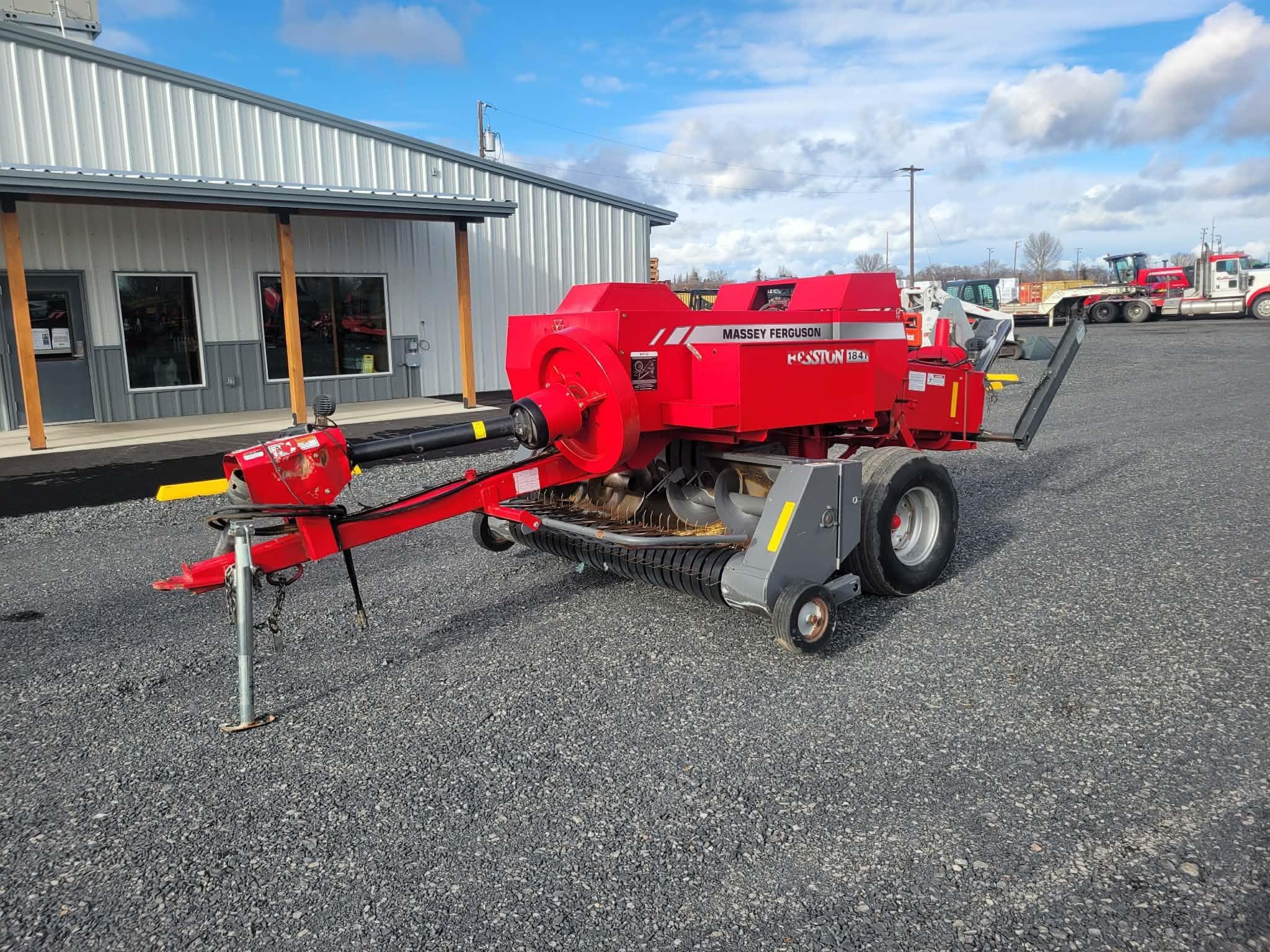 2011 Massey Ferguson 1841 Equipment Image0