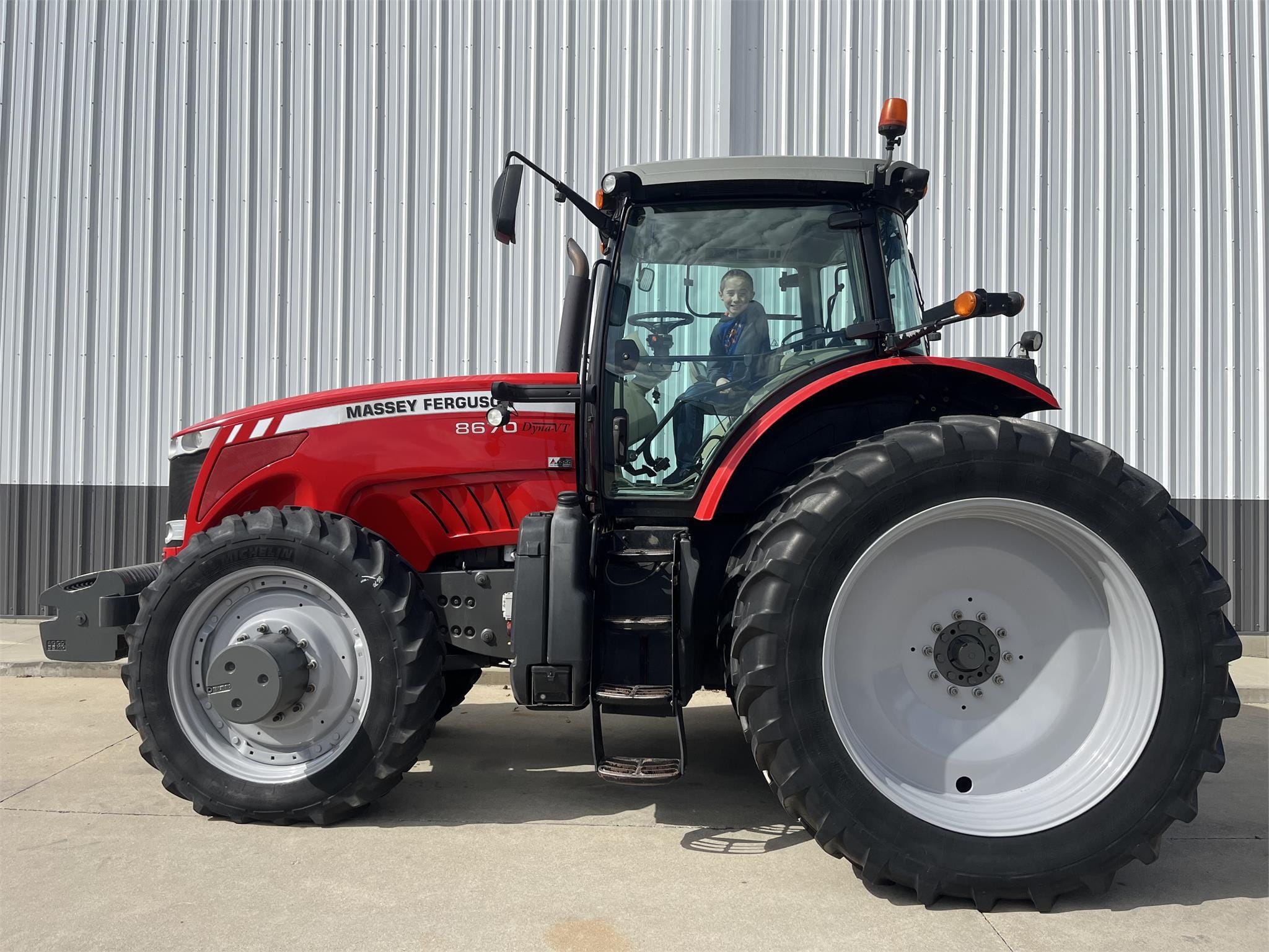 Main image Massey Ferguson 8670