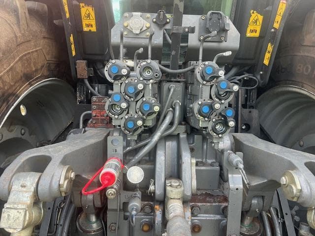 Image of Massey Ferguson 8680 equipment image 4