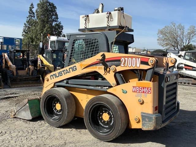 Image of Mustang 2700V equipment image 3