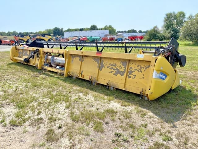 Image of New Holland 740CF-30 equipment image 3