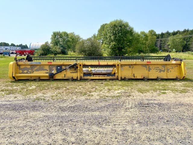 Image of New Holland 740CF-30 equipment image 4