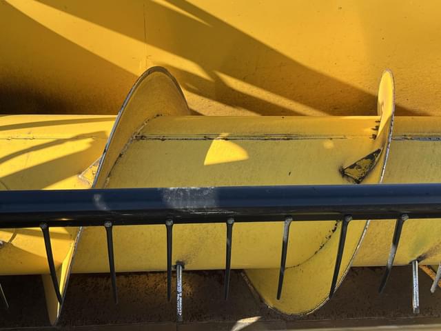 Image of New Holland 740CF equipment image 3