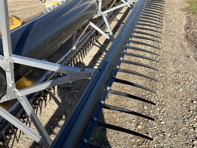 Image of New Holland 740CF-30 equipment image 2