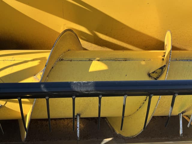 Image of New Holland 740CF-30 equipment image 3