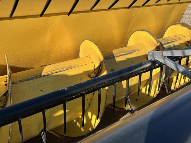 Image of New Holland 740CF equipment image 4