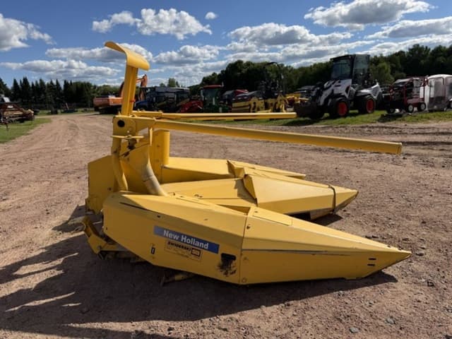 Image of New Holland 824 equipment image 3
