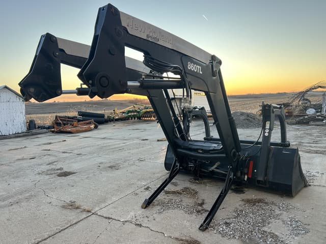 Image of New Holland 860TL equipment image 3