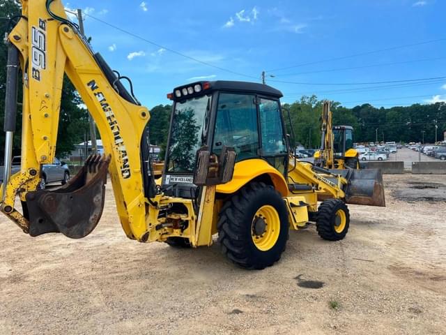 Image of New Holland B95B equipment image 4